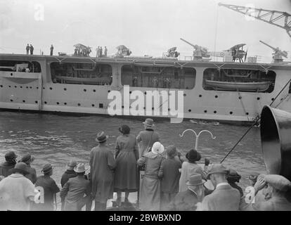 Great Naval review at Spithead . HMS Hermes . The remarkable aircraft carrier . 26 July 1924 Stock Photo