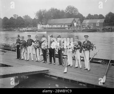 Eton ' s wonderful fourth of June boating pageant Captains and coxswains in their traditional splendour ready to take part in the picturesque procession of boats which formed a brilliant feature in the fourth of June celebrations at Etom 5 June 1923 Stock Photo