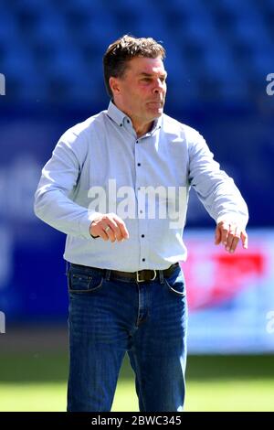 Karlsruhe, Germany. 31st May, 2020. Football 2nd Bundesliga, 29th matchday, Hamburger SV - SV Wehen Wiesbaden in the Volksparkstadion. Dieter Hecking, coach of Hamburger SV, stands on the sidelines. Credit: Stuart Franklin/Getty Images Europe/Pool/dpa - IMPORTANT NOTE: In accordance with the regulations of the DFL Deutsche Fußball Liga and the DFB Deutscher Fußball-Bund, it is prohibited to exploit or have exploited in the stadium and/or from the game taken photographs in the form of sequence images and/or video-like photo series./dpa/Alamy Live News