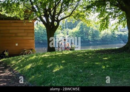 Glasgow, Scotland, UK. 31st May, 2020. People sitting on the grass in Glasgow Green on a warm and sunny Sunday afternoon. The Scottish Government announced on 28th May an easing of the coronavirus lockdown rules. Credit: Skully/Alamy Live News Stock Photo