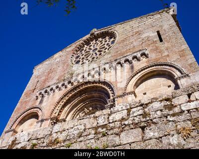 Iglesia románica de San Estevo de Ribas de Miño. Concello de Saviñao. Ribera Sacra. Lugo. Galicia. España Stock Photo