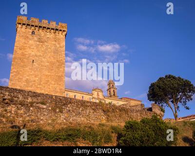 Castillo y Parador de turismo de Monforte de Lemos. Lugo. Galicia. España Stock Photo