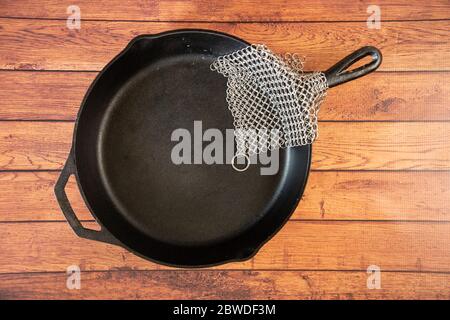 Small Ring Chainmail Scrubber - for Cast Iron, Stainless Steel, Hard  Anodized Cookware and Other Pots & Pans. For for Cast Iron Cookware, Dutch  Ovens Stock Photo - Alamy