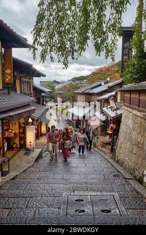 KYOTO, JAPAN - OCTOBER 18, 2019: The crowded with people Sanneizaka street surrounded by the typical Kyoto townhouses (machiya) buildings near Kiyomiz Stock Photo