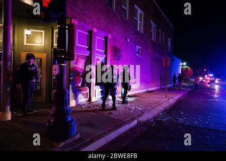 Ferguson, Missouri, USA. 31st May, 2020. Civil rights protesters taunt ...