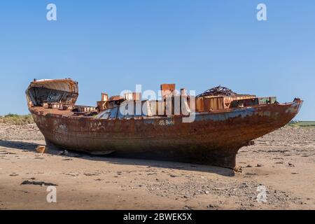 YELLAND, NORTH DEVON, UK - MAY 28 2020: Abandoned broken ship wreck, on sandy shore. Rusting hull on beach. Stock Photo