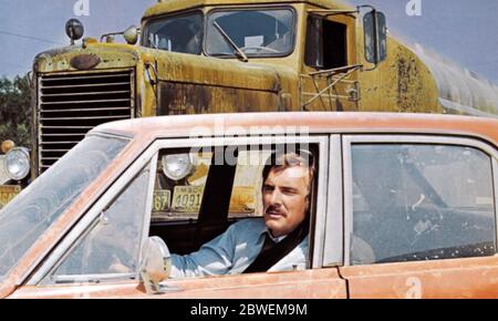 DUEL 1971 Universal Pictures film with Dennis weaver Stock Photo