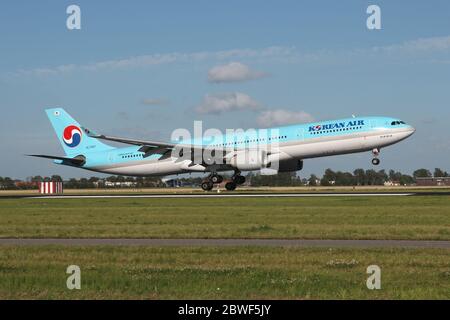 Korean Air Airbus A330-300 with registration HL7587 on short final for runway 18R (Polderbaan) of Amsterdam Airport Schiphol. Stock Photo