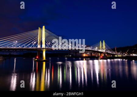 Tilikum Crossing bridge illuminated at night, Portland, Oregon, USA Stock Photo