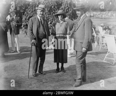 Maidenhead Amateur Regatta Mr Seddon MP with his daughter and Mr Sugden MP 6 August 1921 Stock Photo