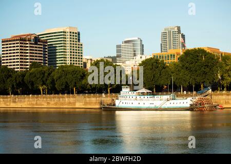 Steamboat on river in city of Portland, Oregon, USA Stock Photo