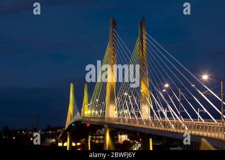 Tilikum Crossing bridge at night, Portland, Oregon, USA Stock Photo