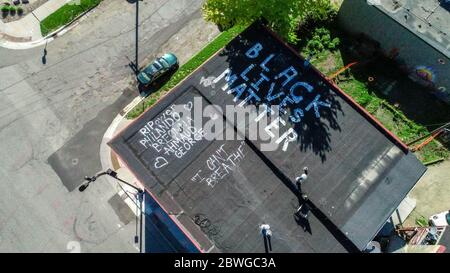 Minneapolis, United States. 30th May, 2020. Minneapolis, MN - May 30, 2020: Aerial view of a Black Lives Matter rooftop mural at the aftermath scene of the George Floyd Black Lives Matter protest and riots on May 30, 2020 in Minneapolis, Minnesota. Credit: Jake Handegard/The Photo Access Credit: The Photo Access/Alamy Live News Stock Photo
