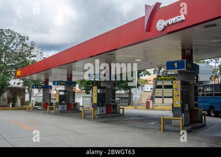 Caracas, Miranda, Venezuela. 1st June, 2020. Most gas stations did not open for gas in Caracas because the new payment systems did not work properly or they had not been supplied with gas Credit: Jimmy Villalta/ZUMA Wire/Alamy Live News Stock Photo