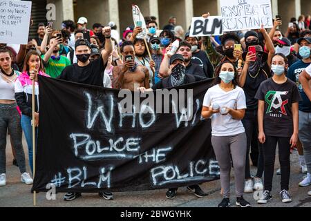 Dallas, TX, USA. 30th May, 2020. Protestors regroup after police push them out of the Historic District of the city. Protests started after a video shows George Floyd being killed in police custody in Minneapolis. The death of Floyd sparked protests around the United States. Credit: Chris Rusanowsky/ZUMA Wire/Alamy Live News Stock Photo