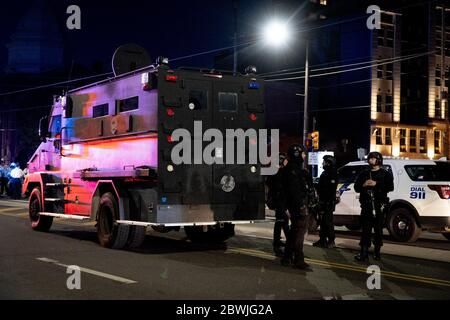 Philadelphia, United States. 01st June, 2020. Philadelphia uniformed police and SWAT units prepare to move in and arrest a group of protestors in the city's Fishtown section, June 1, 2020. (Photo by Michael Candelori/Pacific Press) Credit: Pacific Press Agency/Alamy Live News Stock Photo