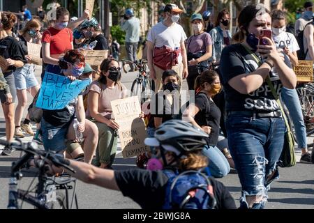 Philadelphia, United States. 01st June, 2020. Protestors demonstrate against police brutality and the death of George Floyd, along 22nd Street in Center City Philadelphia, June 1, 2020. (Photo by Michael Candelori/Pacific Press) Credit: Pacific Press Agency/Alamy Live News Stock Photo