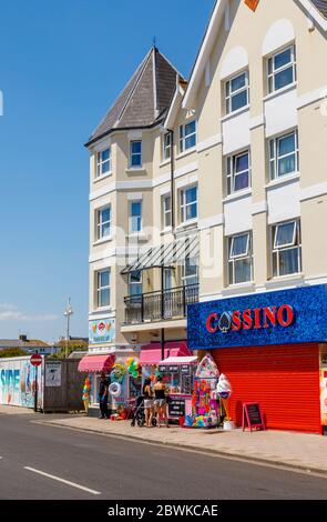 Roadside amusement arcade and beach shop on the seafront of Bognor Regis, a seaside town in West Sussex, south coast England Stock Photo