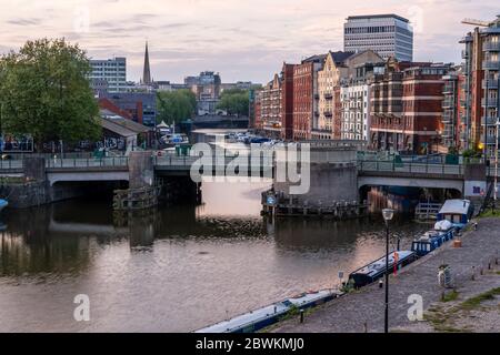 The Redcliffe Bascule Bridge crosses Bristol's Floating Harbour, with the cityscape of central Bristol behind. Stock Photo