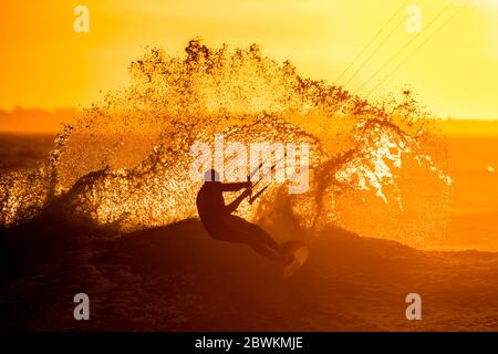 Cape Town, Saudi Arabia. 04th Dec, 2019. Cape Town: Kitesurfing South ...