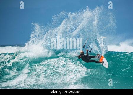 Cape Town, Saudi Arabia. 04th Dec, 2019. Cape Town: Kitesurfing South ...