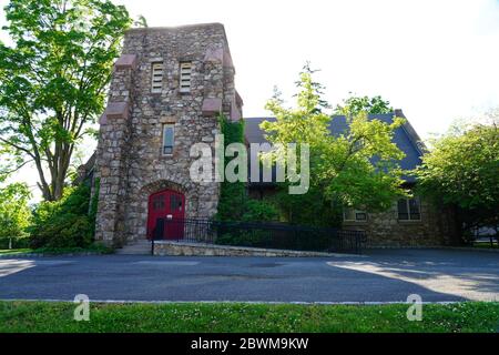 BERNARDSVILLE, NJ -30 MAY 2020- View of downtown Bernardsville, a small town located in Somerset County, New Jersey. Stock Photo