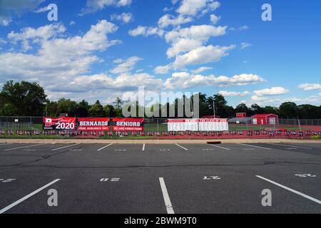 BERNARDSVILLE, NJ -30 MAY 2020- Signs for graduating seniors of the Class of 2020 at the Bernardsville High School, a public school in Bernardsville, Stock Photo