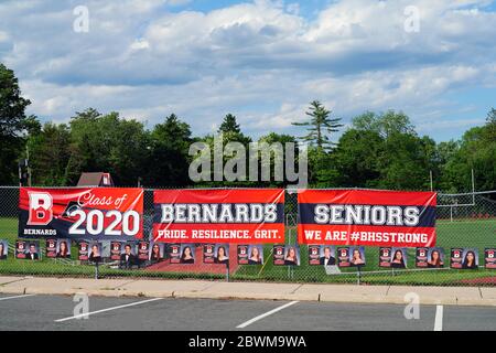 BERNARDSVILLE, NJ -30 MAY 2020- Signs for graduating seniors of the Class of 2020 at the Bernardsville High School, a public school in Bernardsville, Stock Photo