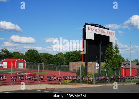 BERNARDSVILLE, NJ -30 MAY 2020- Signs for graduating seniors of the Class of 2020 at the Bernardsville High School, a public school in Bernardsville, Stock Photo