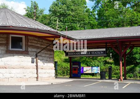 BERNARDSVILLE, NJ -30 MAY 2020- View of the New Jersey NJ Transit train station in Bernardsville, New Jersey. Stock Photo