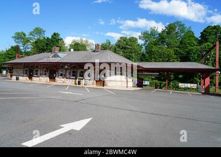 BERNARDSVILLE, NJ -30 MAY 2020- View of the New Jersey NJ Transit train station in Bernardsville, New Jersey. Stock Photo