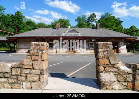 BERNARDSVILLE, NJ -30 MAY 2020- View of the New Jersey NJ Transit train station in Bernardsville, New Jersey. Stock Photo