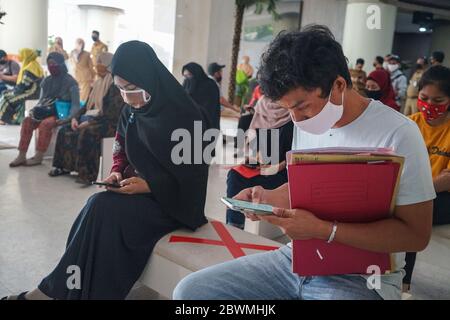 Makassar, South Sulawesi, Indonesia. 2nd June, 2020. Services at the Makassar City Hall Office have been opened and implemented health protocols in the new normal period. Some visitors kept their distance and used masks to prevent the spread of the Covid-19 virus Credit: Herwin Bahar/ZUMA Wire/Alamy Live News Stock Photo