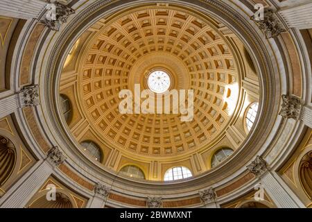 Vaulted Ceiling - Wide angle view of the hemispherical vault ceiling of the Round Hall of the Pio Clementino Museum in Vatican Museums. Rome, Italy. Stock Photo