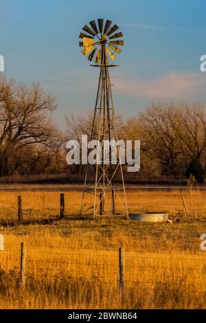 Windmill pumping water from the Ogallala Aquifer for cattle on the range in the sandhills of Nebraska, USA Stock Photo