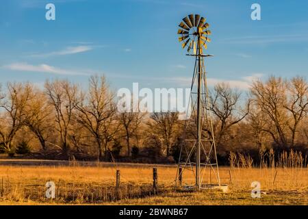 Windmill pumping water from the Ogallala Aquifer for cattle on the range in the sandhills of Nebraska, USA Stock Photo