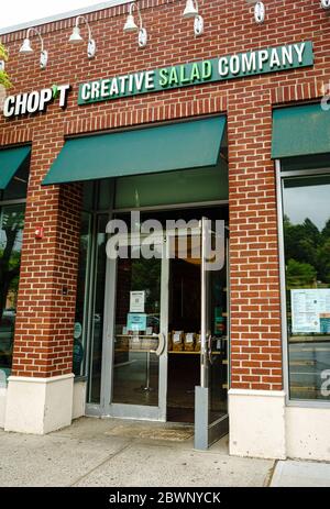 Mt. Kisco, New York May 29, 2020: As Westchester County, part of the mid-Hudson region part of the metro NYC area, begins to reopen, paper bags ready for carry out only service at Chop't Creative Salad Company, a restaurant In Mount Kisco. Stock Photo