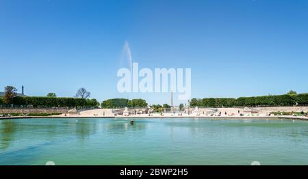 Panoramic over the Octagonal Basin in the Jardin des Tuileries - Paris Stock Photo