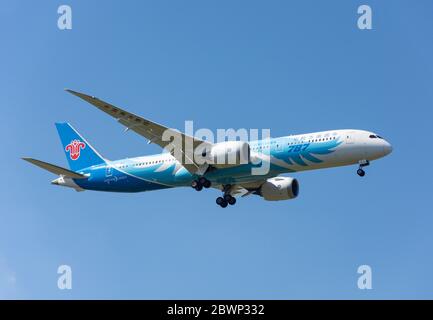 China Southern Airlines Boeing 787-9 Dreamliner aircraft landing at Heathrow Airport, Borough of Hillingdon, Greater London, England, United Kingdom