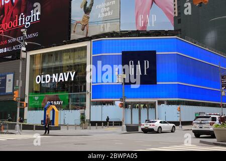 Old Navy officially reopens Times Square location