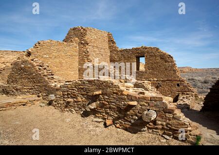 NM00395-00...NEW MEXICO - Walls with doors and log supports for floors in a multi-storied building at Pueblo del Arroyo in Chaco Culture National Park Stock Photo