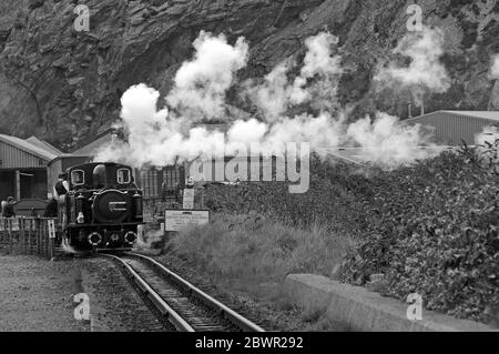 'Merddin Emrys' brings a slate train out of Boston Lodge Yard and onto The Cob. Stock Photo