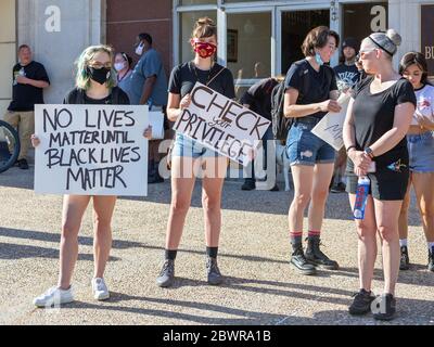 Burlington, Iowa, USA. 2nd June, 2020. Several hundred protesters held a peaceful march for police brutality victim George Floyd in Burlington, Iowa, USA. Local activists, politicians; pastors, and the police chief spoke at the rally. Credit: Keith Turrill/Alamy Live News Stock Photo