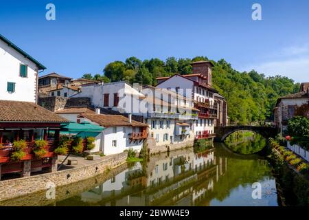 France, Pyrenees-Atlantiques, Saint-Jean-Pied-de-Port, Old town houses and Pont Saint Jean reflecting in Nive canal Stock Photo