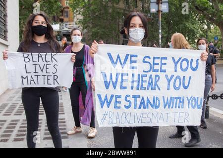 Roma, Italy. 02nd June, 2020. Sit-in in solidarity with George Floyd and all victims of racism in the United States, organized by a group of boys and American girls living in Rome. (Photo by Matteo Nardone/Pacific Press/Sipa USA) Credit: Sipa USA/Alamy Live News Stock Photo