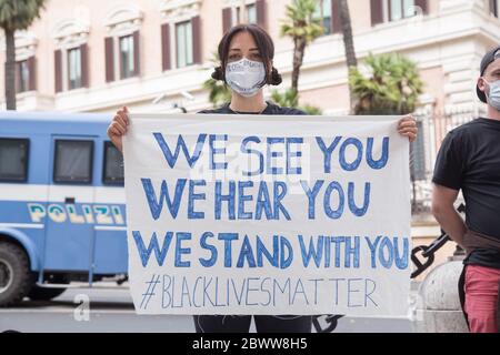 Roma, Italy. 02nd June, 2020. Sit-in in solidarity with George Floyd and all victims of racism in the United States, organized by a group of boys and American girls living in Rome. (Photo by Matteo Nardone/Pacific Press/Sipa USA) Credit: Sipa USA/Alamy Live News Stock Photo