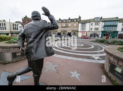 Eric Morecambe statue and shops in Morecambe, Lancashire, England Stock Photo