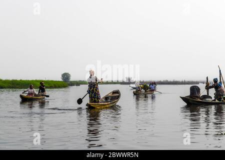 Africa, West Africa, Benin, Lake Nokoue, Ganvié. Boat passage on Lake Nokoue in the direction of the lakeside town of Gnavié. On the right, some women Stock Photo