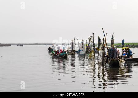 Africa, West Africa, Benin, Lake Nokoue, Ganvié. Boat passage on Lake Nokoue in the direction of the lakeside town of Gnavié. On the right, some women Stock Photo