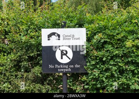 No parking on towpath sign at Fradley Junction in Staffordshire which is at the junction of the trent and mersey canal and coventry canal Stock Photo